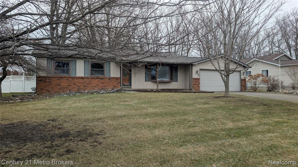 7445 New Hampshire Drive, Davison, MI 48423 — front exterior