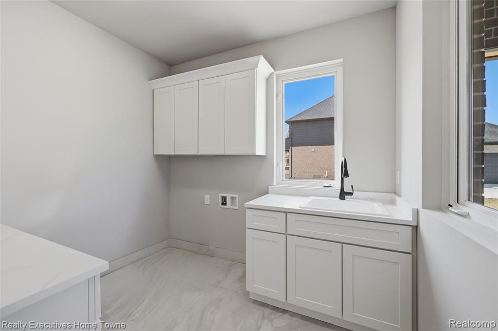 12020 Encore Court, Shelby Twp, MI 48315 — Photo 17