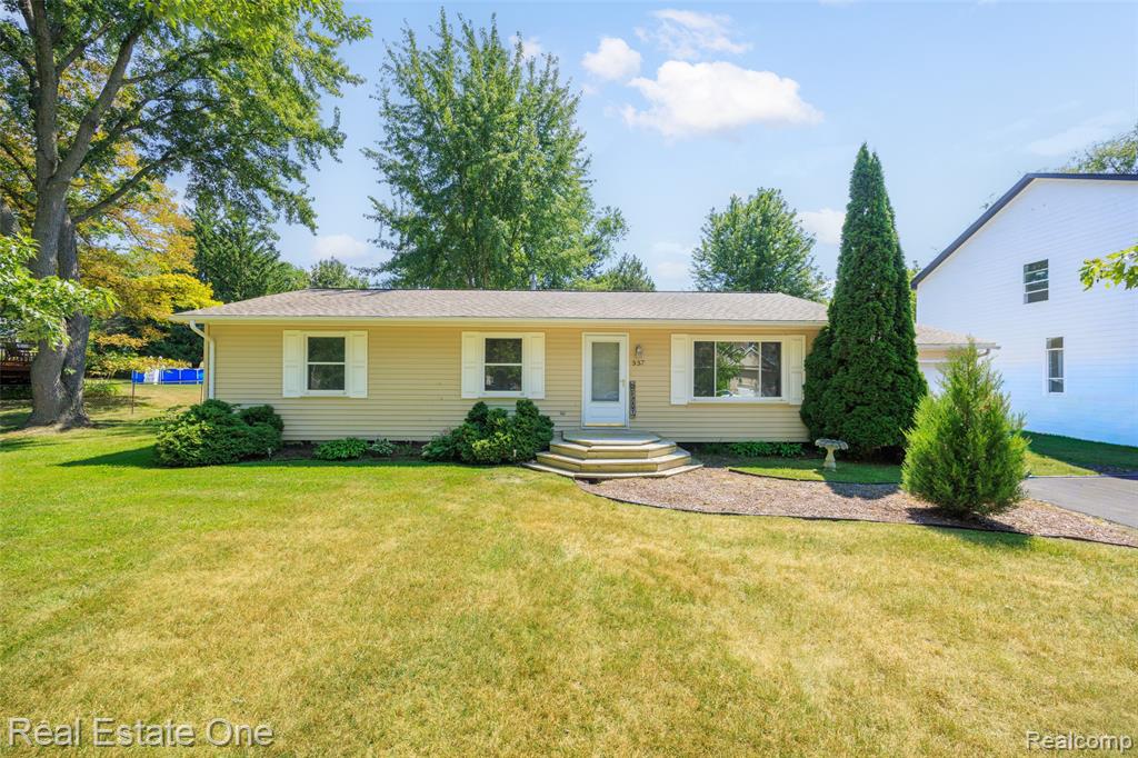 337 Amberwood Street, Auburn Hills, MI 48326