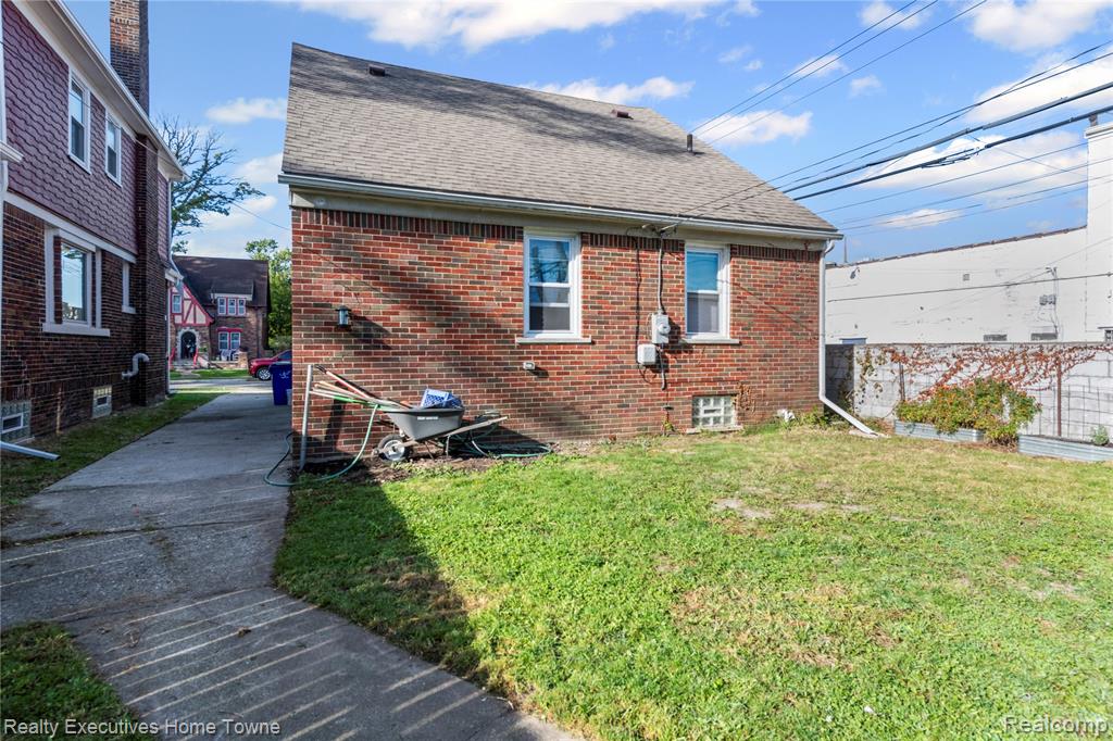 4890 Three Mile Drive, Detroit, MI 48224 — Photo 27