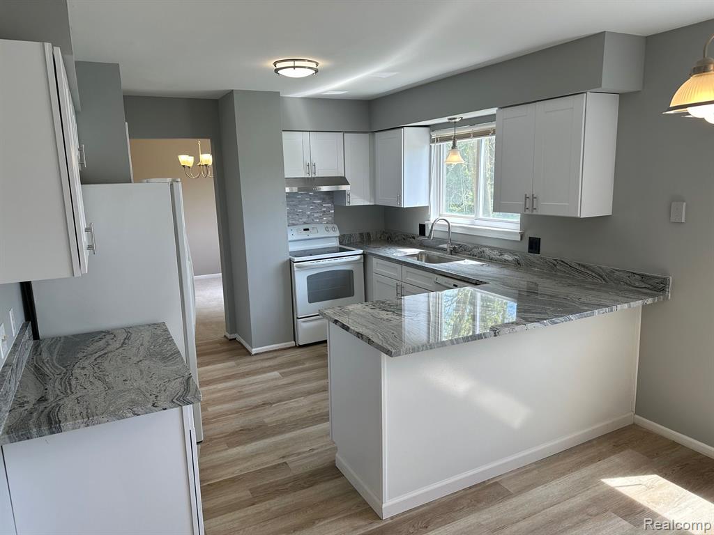 45851 CIDER MILL Road, Novi, MI — Photo 6