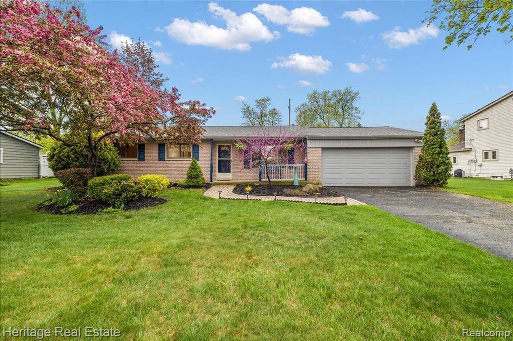 4887 CRESTBROOK Drive, Waterford, MI 48328 — Photo 28