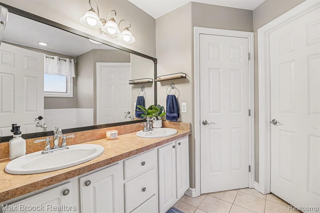 9858 Forest Ridge Drive, Clarkston, MI 48348 — Photo 27
