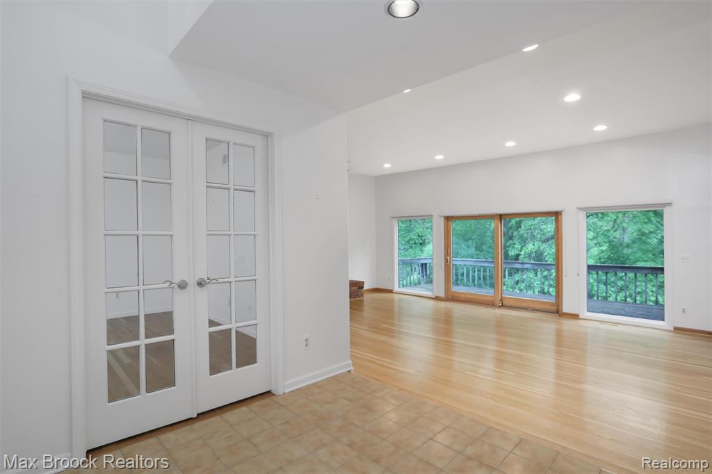 5844 INDEPENDENCE Lane, West Bloomfield, MI — Photo 16