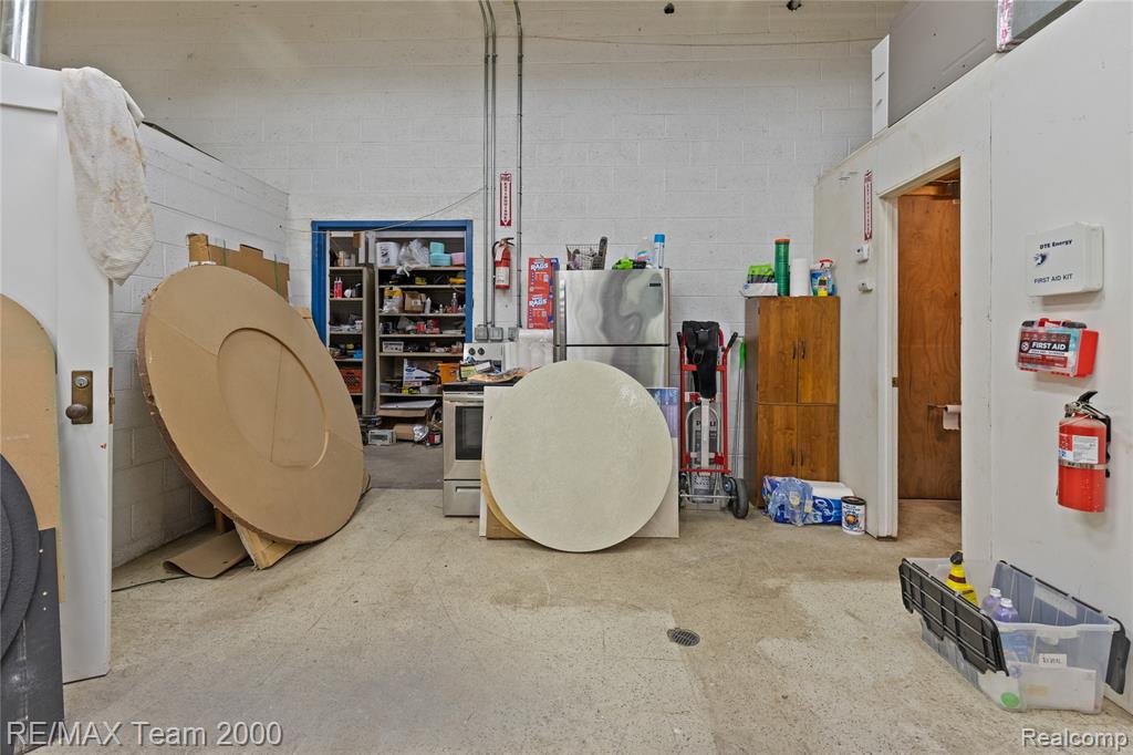 17170 BURGESS, Detroit, MI 48219 — Photo 14