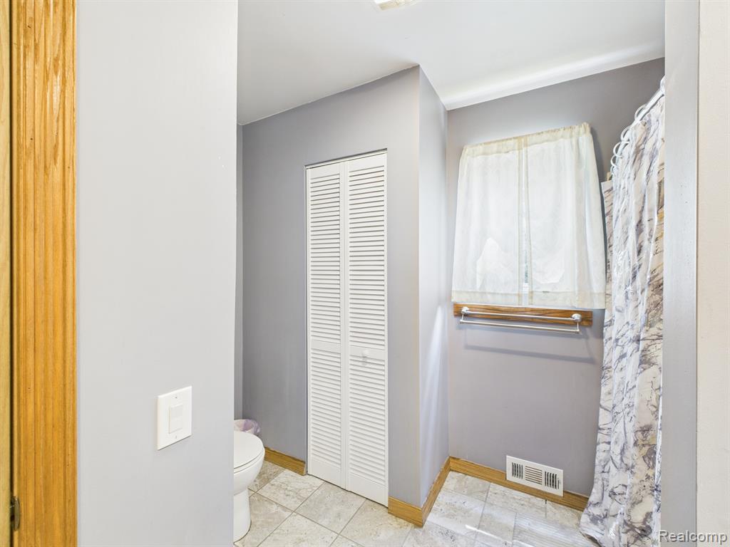 193 MILLER LAKE Road, Columbiaville, MI 48421 — Photo 16