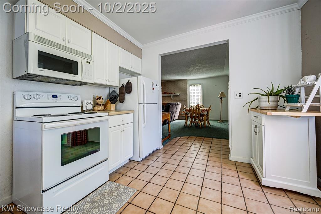 5596 Eldridge Drive, Waterford, MI 48327 — Photo 21