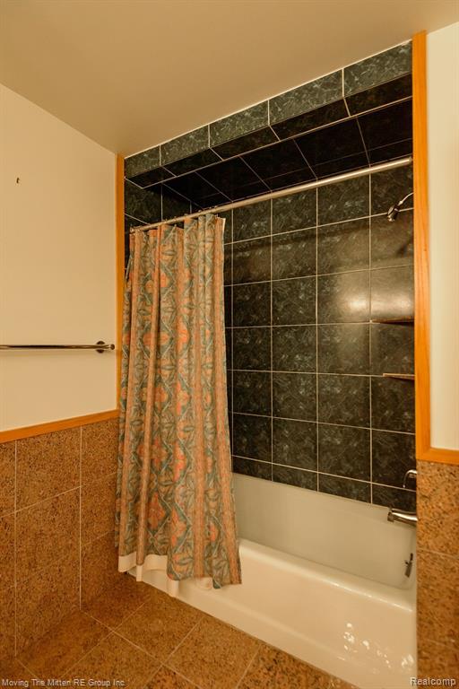 7181 MUERDALE, West Bloomfield, MI — Photo 32