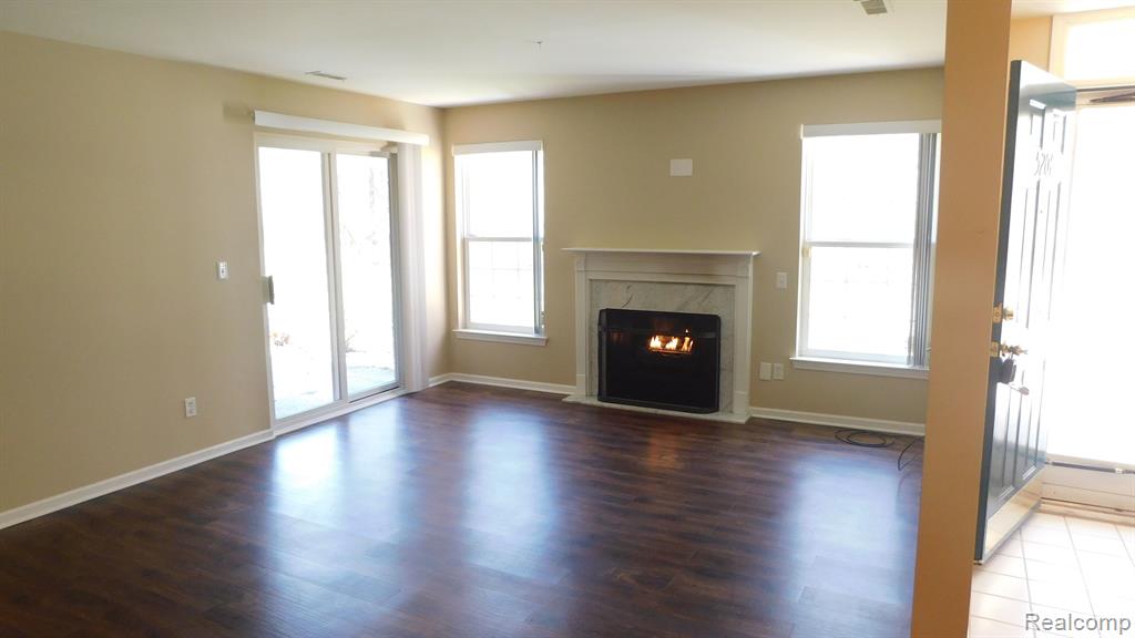 5204 PINE AIRES Drive, Sterling Heights, MI 48314 — Photo 4