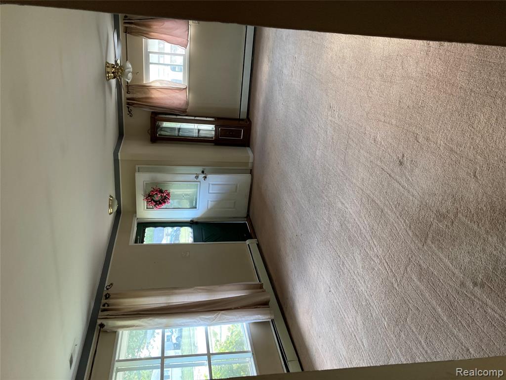931 E Kalama Avenue, Madison Heights, MI 48071 — Photo 11