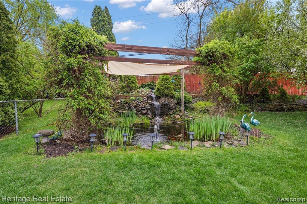 4887 CRESTBROOK Drive, Waterford, MI 48328 — Photo 31