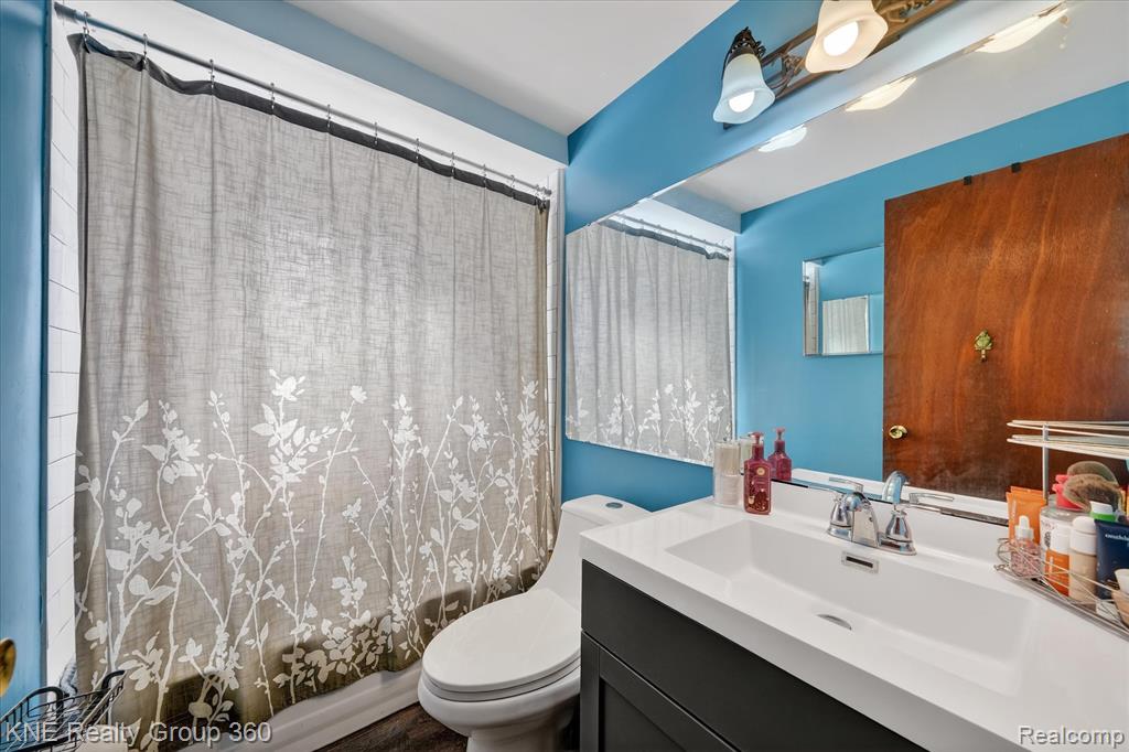 5423 Mikewood Drive, Waterford, MI 48327 — Photo 16