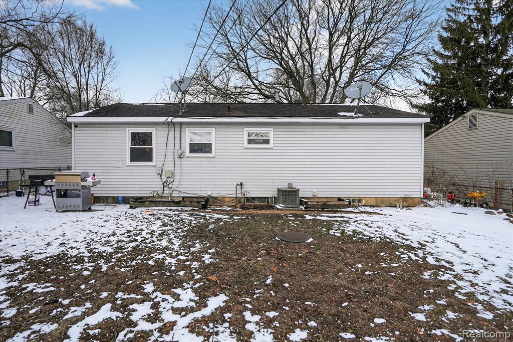743 Dunreath Street, Walled Lake, MI 48390 — Photo 34