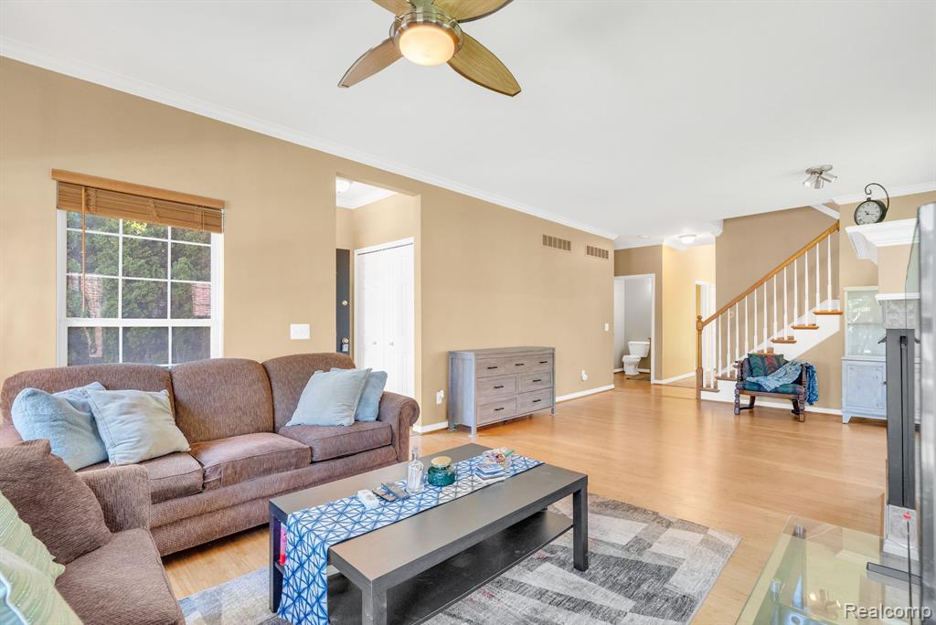 42682 Park Cresent Drive, Sterling Heights, MI 48313 — Photo 9