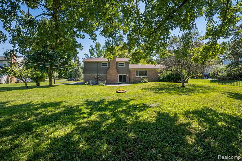 4516 Kevin Court, West Bloomfield, MI — Photo 40