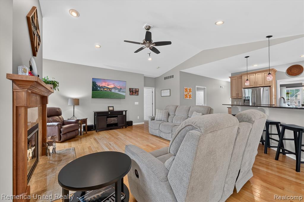 6169 Bay Court, Waterford, MI 48327 — Photo 14