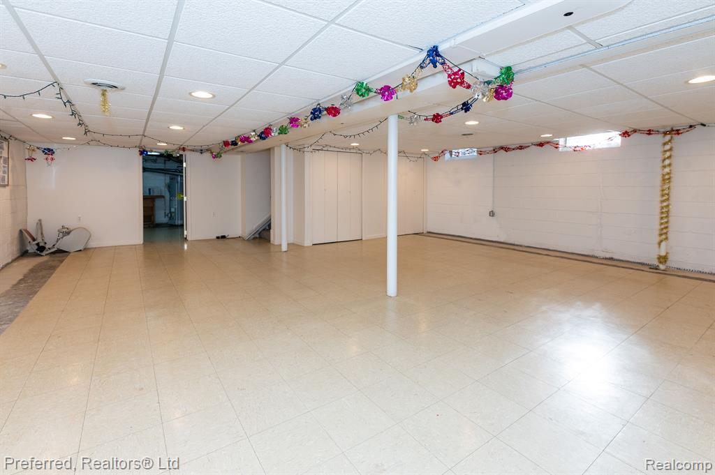 4565 UNIVERSAL Street, Dearborn Heights, MI 48125 — Photo 21