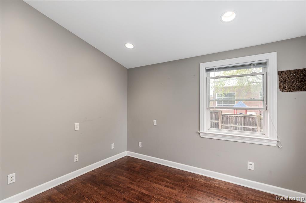 854 Brooklawn Drive, Troy, MI 48084 — Photo 16