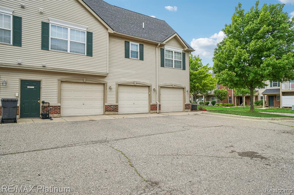 4090 HAMPTON RIDGE Boulevard, 56, Howell, MI 48843 — Photo 15