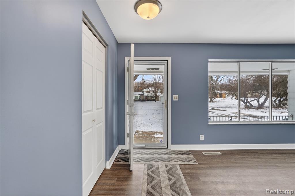 4199 Sheraton Drive, Flint, MI 48532 — Photo 6
