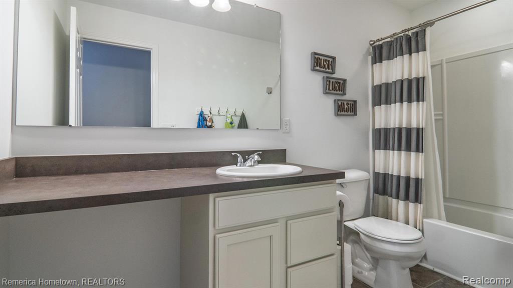 49606 E CENTRAL Park, Shelby Twp, MI 48317 — Photo 24