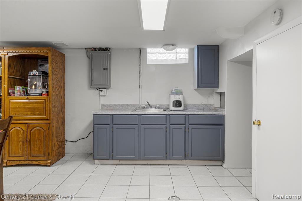 9329 Merriman Road, Livonia, MI 48150 — Photo 19