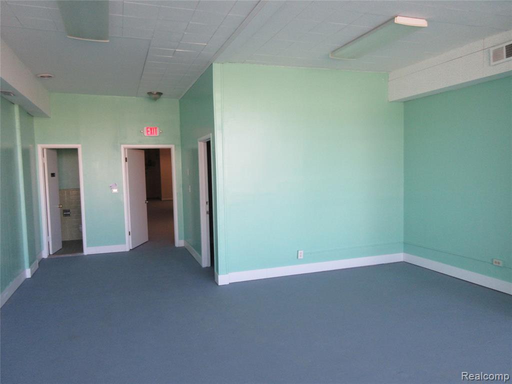 15296 E 8 MILE Road - Photo 2