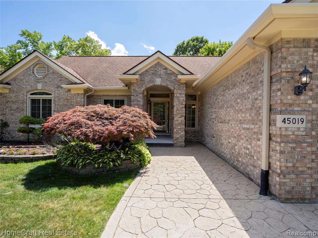 45019 MIDDLEBURY Court, Canton, MI 48188 — Photo 2