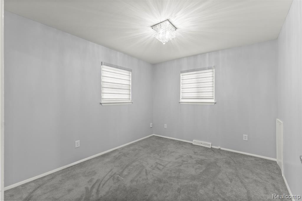 6446 Centralia Street, Dearborn Heights, MI 48127 — Photo 18