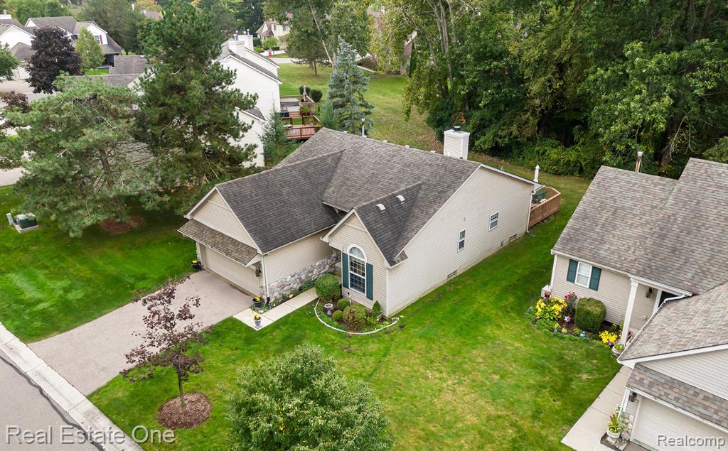 907 CALPERNIA, 29, Wixom, MI 48393 — Photo 30
