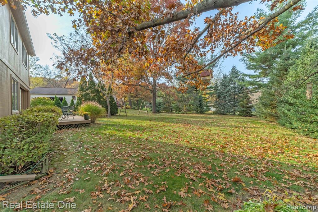 8260 ENGLEWOOD Drive, Clarkston, MI — Photo 15
