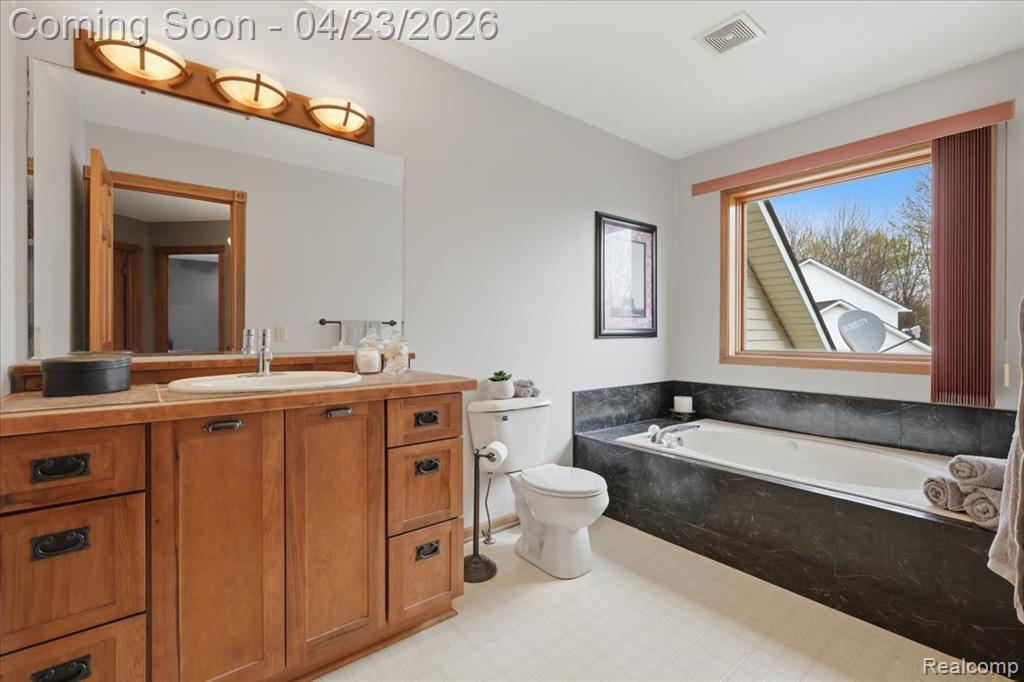 2309 Wood Creek Court, Burton, MI 48519 — Photo 28