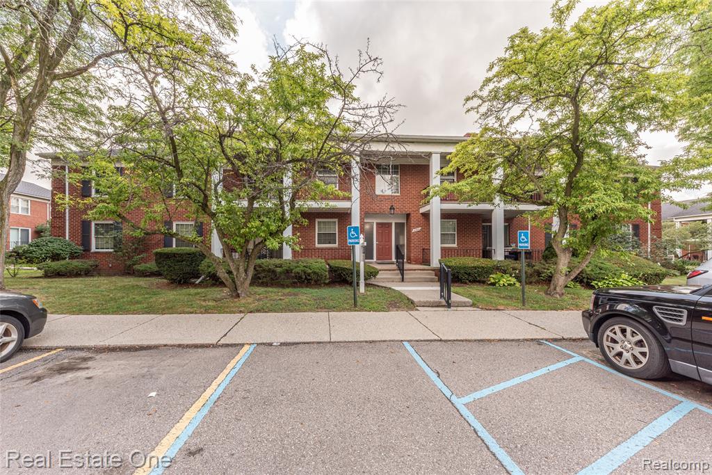 27630 W Echo Valley, 221, Farmington Hills, MI 48334 — Photo 2