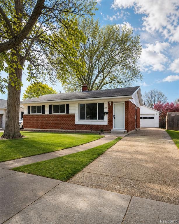 813 McKeighan Avenue, Flint, MI 48507 — front exterior