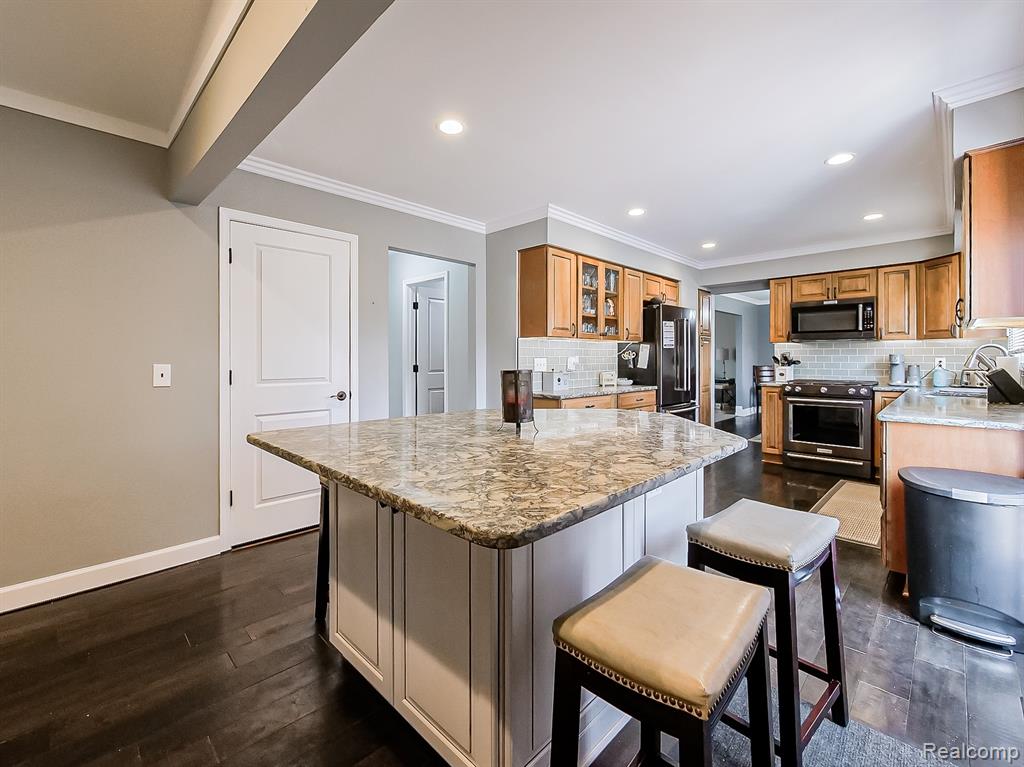25911 Buckminster Drive, Novi, MI — Photo 9
