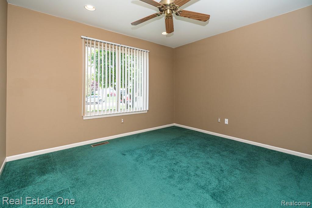 52033 Pebble Creek Drive, New Baltimore, MI 48047 — Photo 16