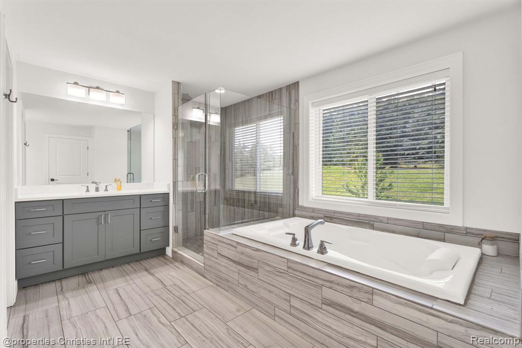 10486 Stoney Point Drive, South Lyon, MI 48178 — Photo 32