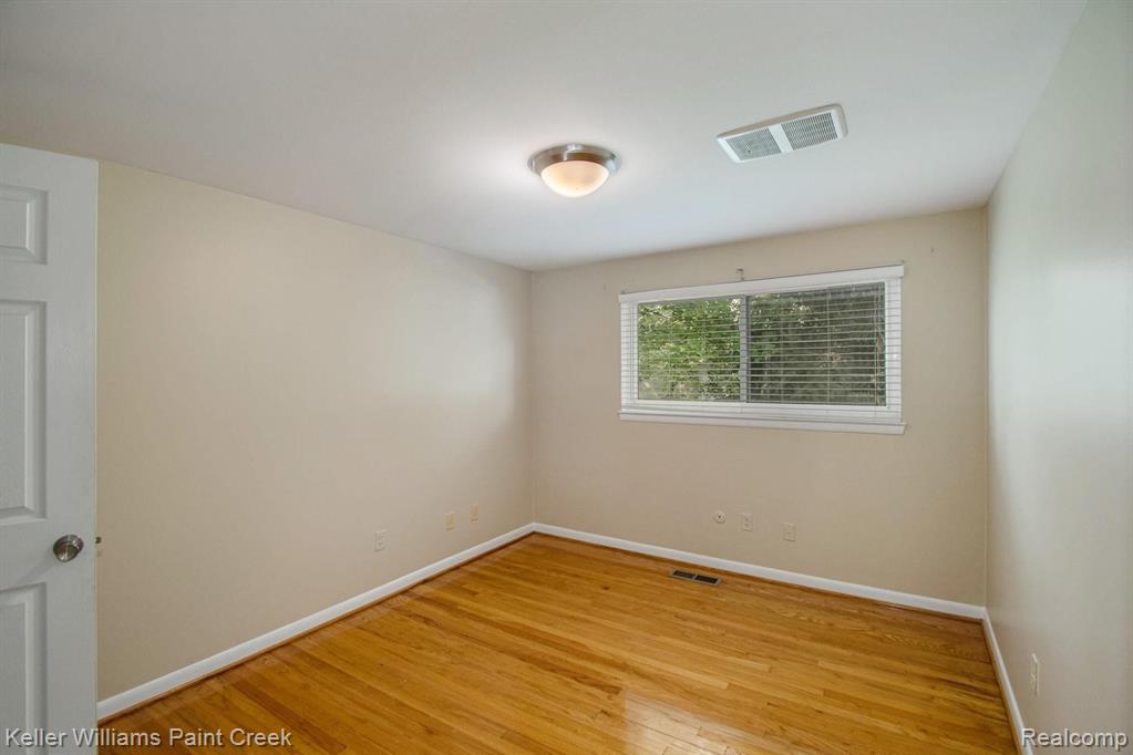 7374 WOODRIDGE Road, West Bloomfield, MI — Photo 11