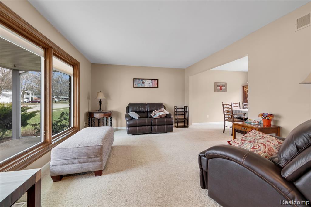 4902 Hubbard Drive, Troy, MI 48085 — Photo 6