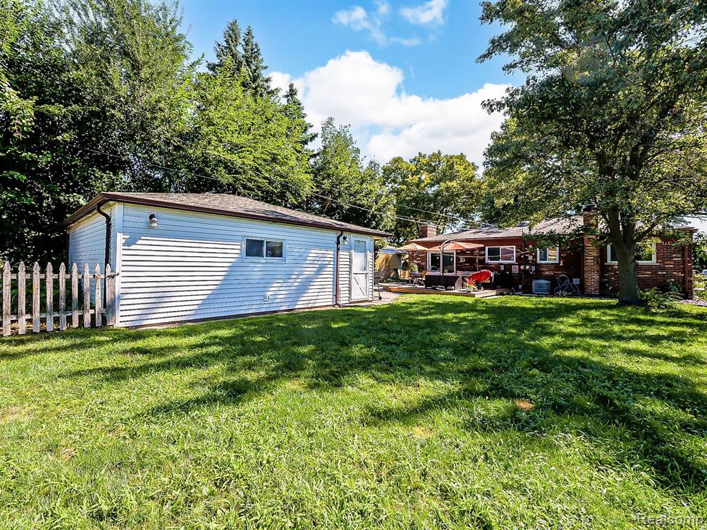 40141 RADCLIFF Drive, Sterling Heights, MI 48313 — Photo 24