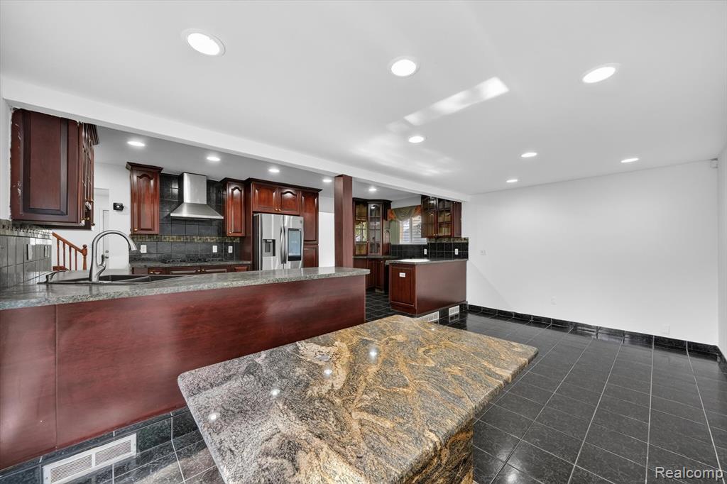 8452 Doncaster, Sterling Heights, MI 48312 — Photo 22