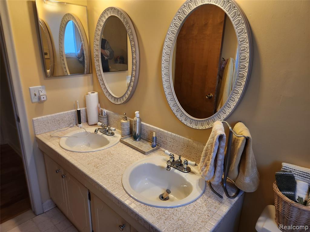 6103 Trenton Drive, Flint, MI 48532 — Photo 39