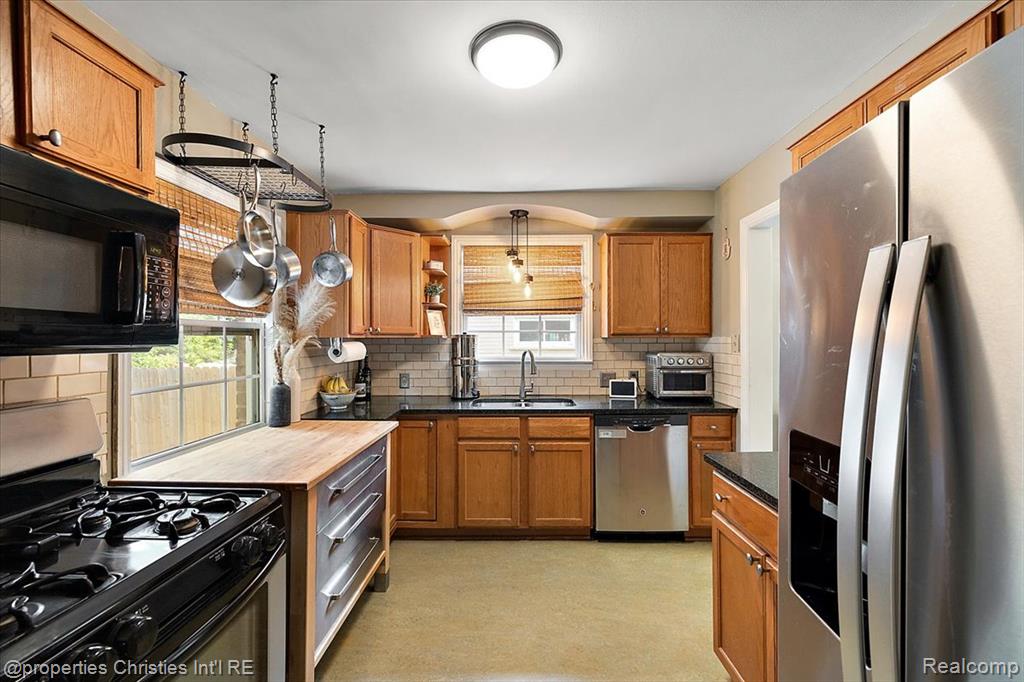 13356 Balfour Avenue, Huntington Woods, MI — Photo 11