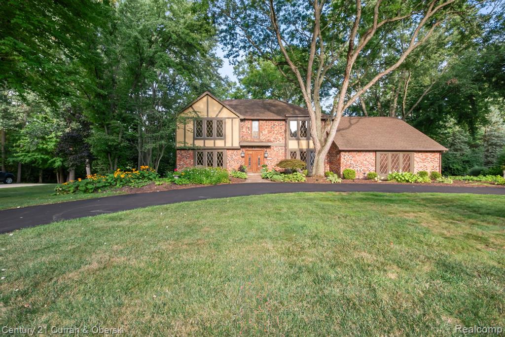 8890 Northampton Drive, Plymouth, MI 48170
