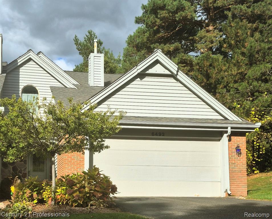 6492 Scenic Pines Court, 16, Clarkston, MI — front exterior