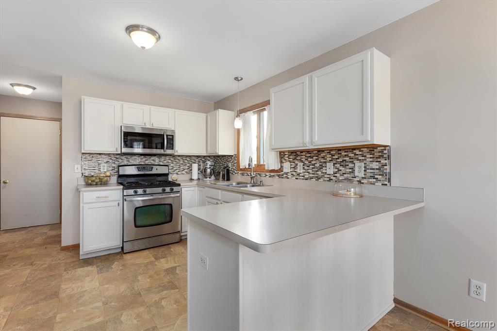 47172 Ellie Drive, Macomb, MI 48044 — Photo 11
