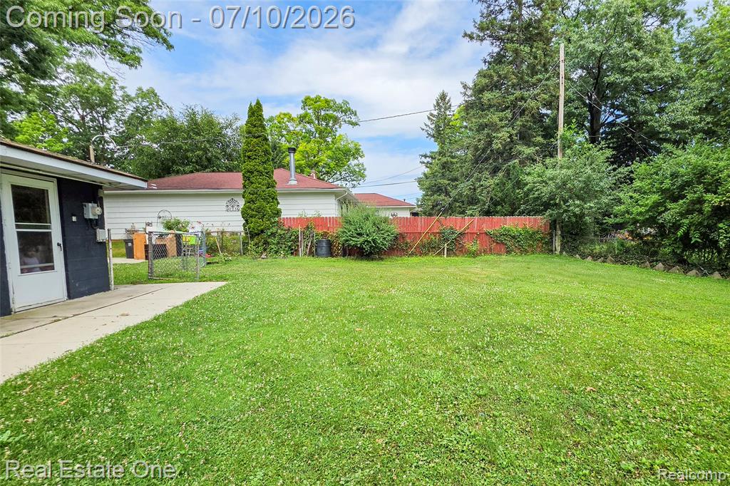 875 S Grey Road, Auburn Hills, MI 48326 — Photo 28