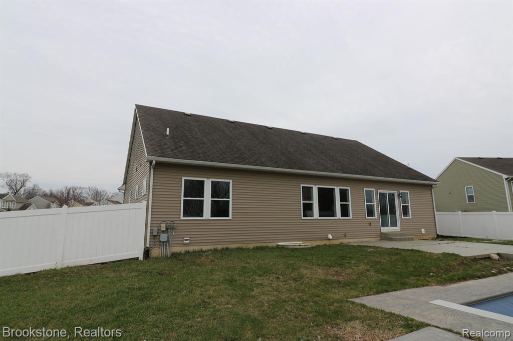 395 GENEVA Court, Howell, MI 48855 — Photo 31