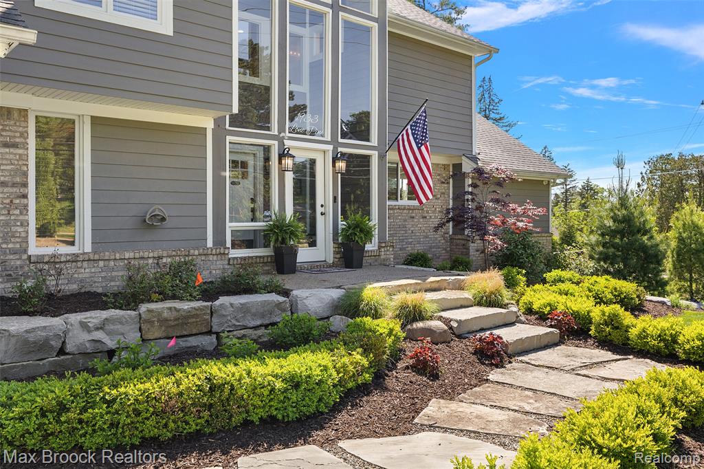 1933 Lone Pine Road, Bloomfield Hills, MI 48302 — Photo 2