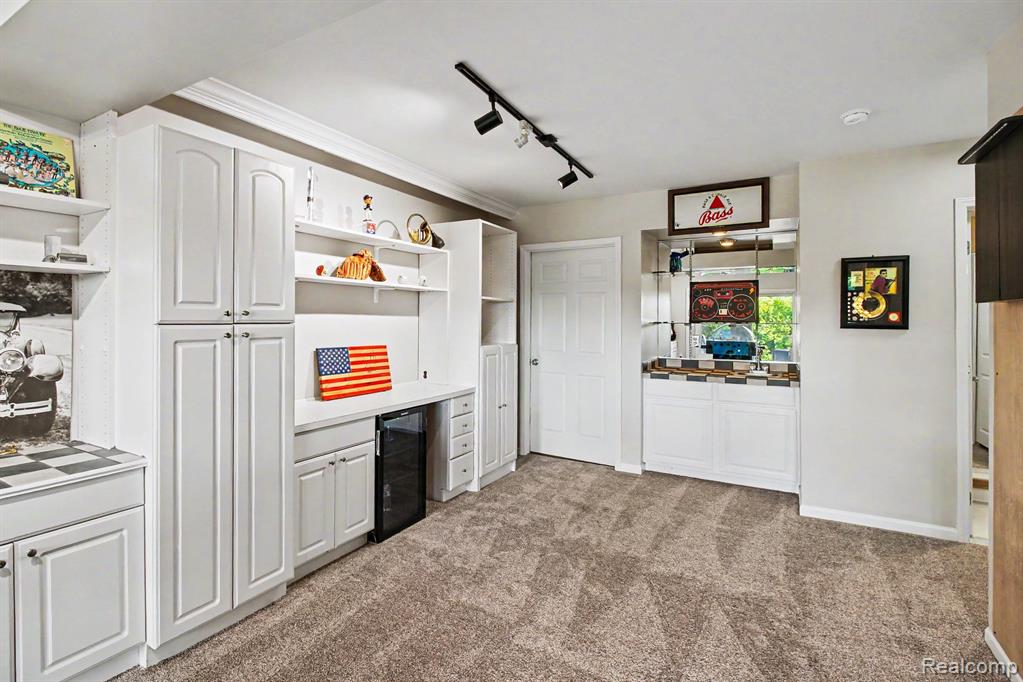 678 Summit Ridge Drive, Milford, MI 48381 — Photo 16